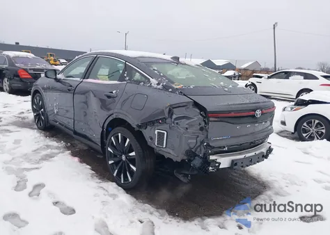 2024 Toyota Crown Platinum z USA, uszkodzony, nr VIN JTDAFAAF0R3008347